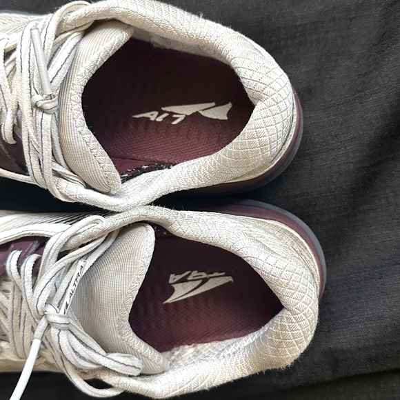 Altra provision 4 women’s size 7 white/burgundy - Picture 6 of 8